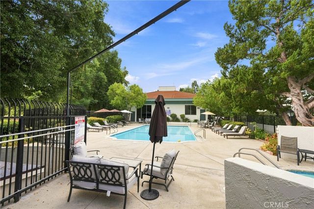 23679 Park Capri 14, Calabasas, CA 91302