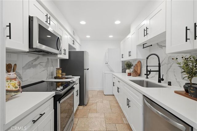 23679 Park Capri 14, Calabasas, CA 91302
