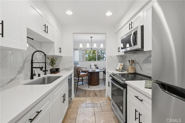 23679 Park Capri 14, Calabasas, CA 91302