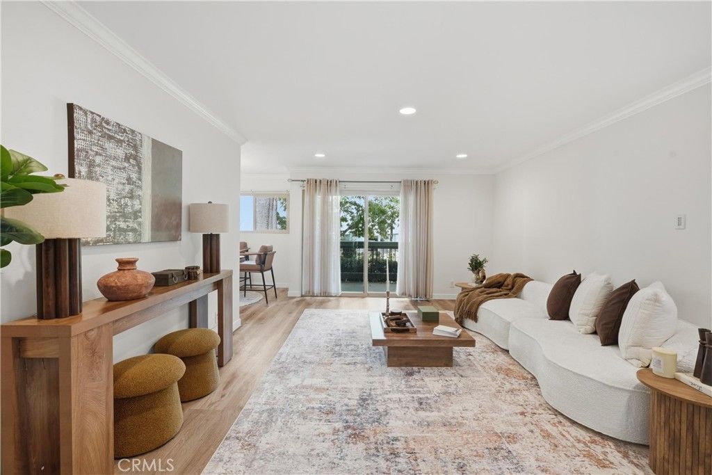 23679 Park Capri 14, Calabasas, CA 91302