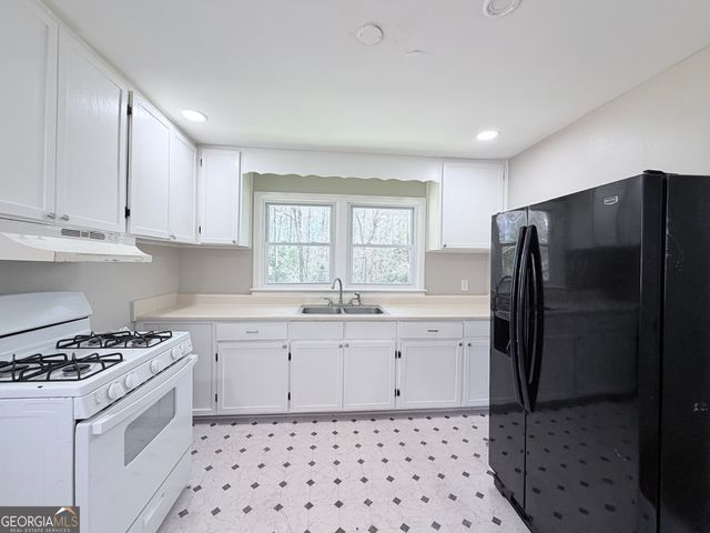 73 Cade Street, Hartwell, GA 30643