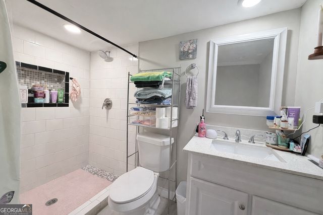 73 Cade Street, Hartwell, GA 30643