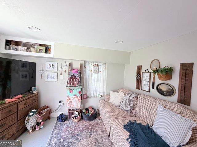 73 Cade Street, Hartwell, GA 30643