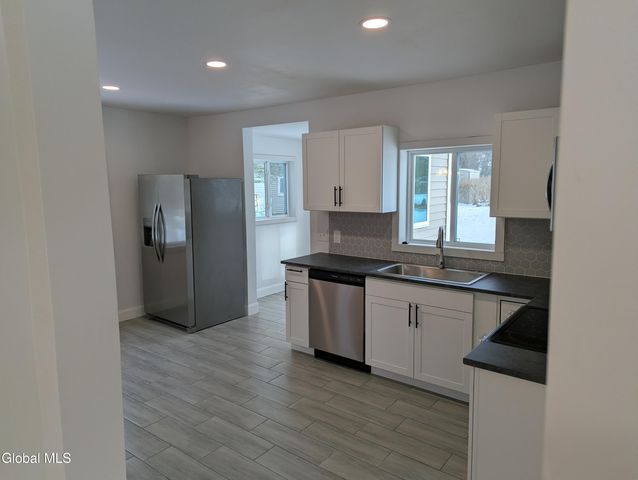 320 Gasner Avenue, Niskayuna, NY 12304