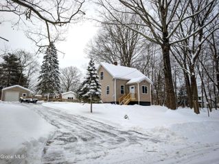 320 Gasner Avenue, Niskayuna, NY 12304