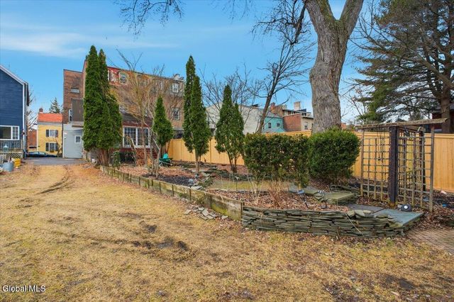 109 Front Street, Schenectady, NY 12305