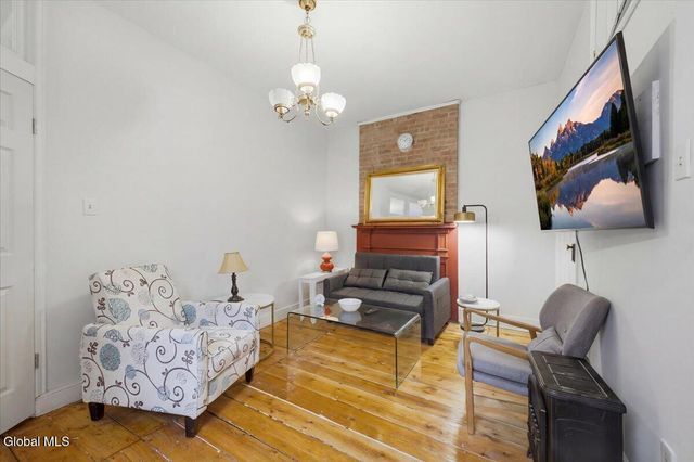 109 Front Street, Schenectady, NY 12305