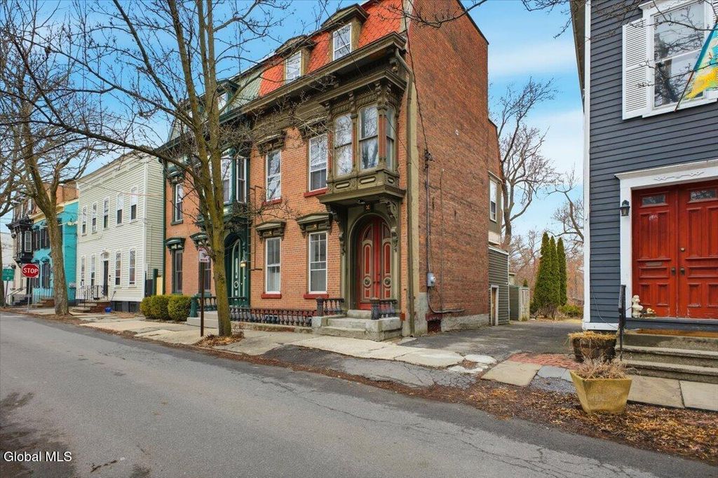 109 Front Street, Schenectady, NY 12305