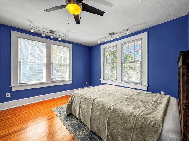 800 18TH AVENUE N, St Petersburg, FL 33704