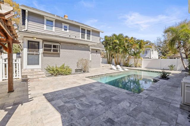 800 18TH AVENUE N, St Petersburg, FL 33704