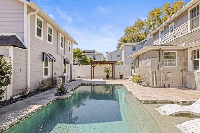 800 18TH AVENUE N, St Petersburg, FL 33704