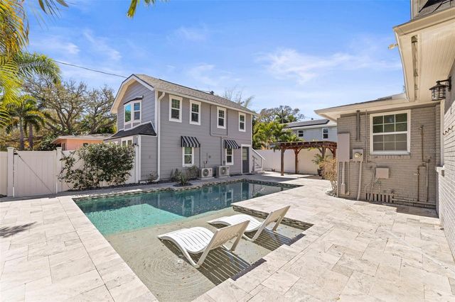 800 18TH AVENUE N, St Petersburg, FL 33704