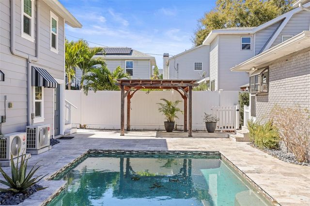 800 18TH AVENUE N, St Petersburg, FL 33704