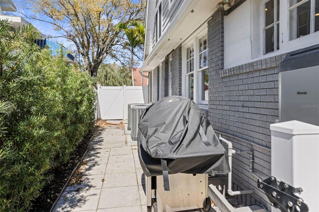 800 18TH AVENUE N, St Petersburg, FL 33704