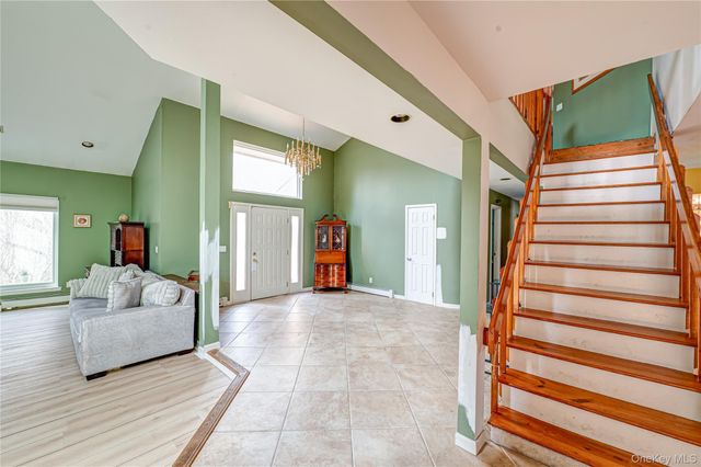 19 Tamara Court, Melville, NY 11747