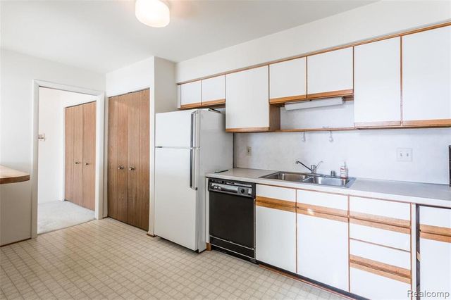 1997 Klingensmith Road 55, Bloomfield Hills, MI 48302