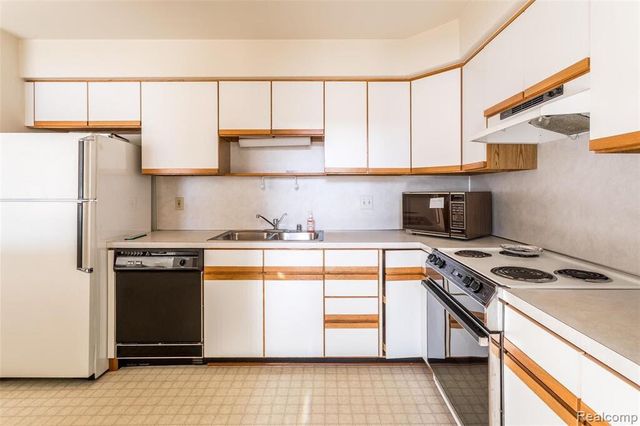 1997 Klingensmith Road 55, Bloomfield Hills, MI 48302