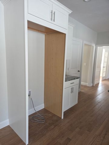 138 Elm St, Uxbridge, MA 01569