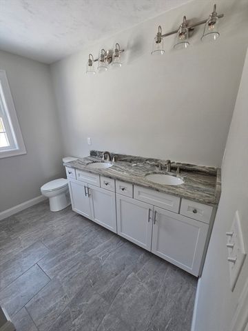 138 Elm St, Uxbridge, MA 01569