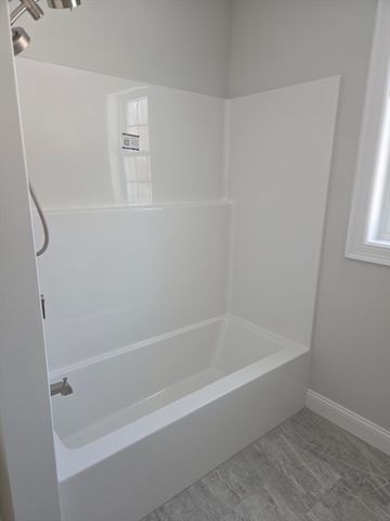 138 Elm St, Uxbridge, MA 01569