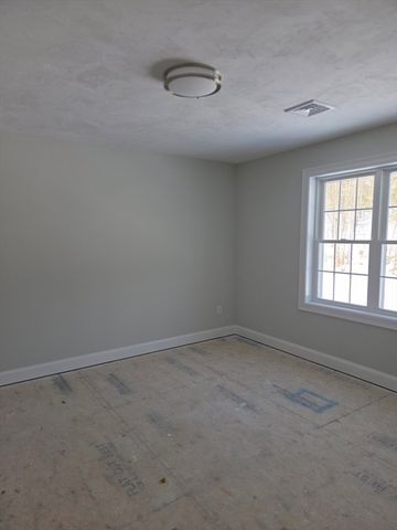 138 Elm St, Uxbridge, MA 01569