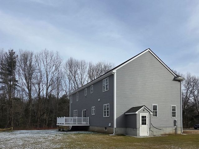 138 Elm St, Uxbridge, MA 01569