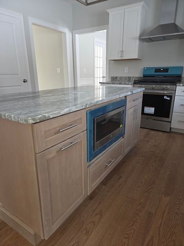 138 Elm St, Uxbridge, MA 01569