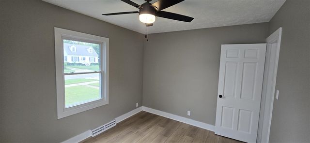 1349 W Summit Avenue, Muskegon, MI 49441