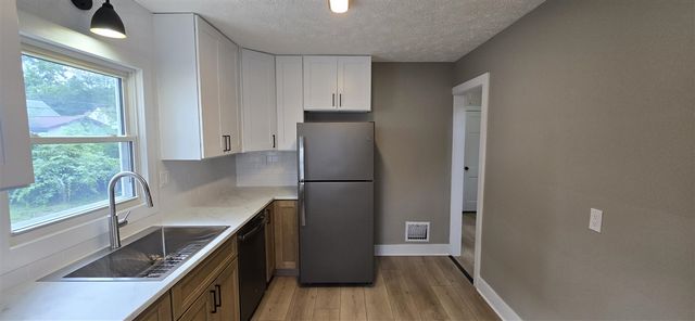 1349 W Summit Avenue, Muskegon, MI 49441