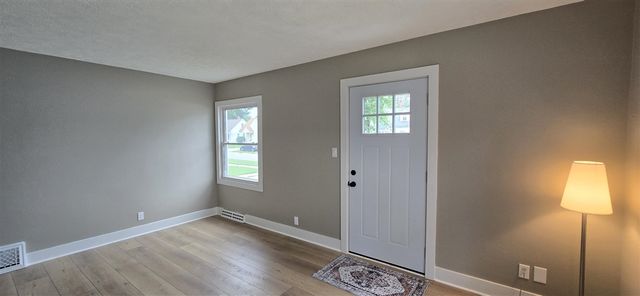 1349 W Summit Avenue, Muskegon, MI 49441