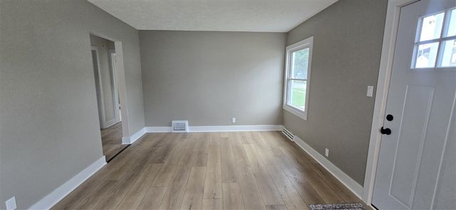 1349 W Summit Avenue, Muskegon, MI 49441