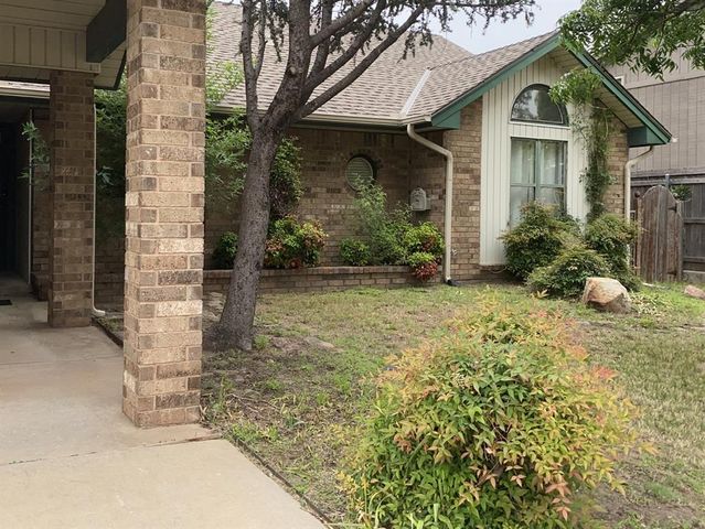 325 E Grand Teton Court, Yukon, OK 73099