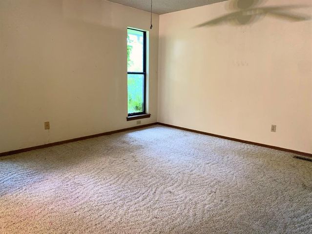 325 E Grand Teton Court, Yukon, OK 73099