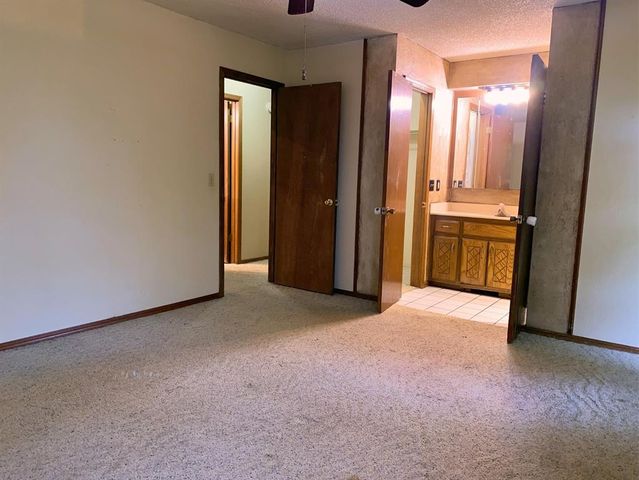 325 E Grand Teton Court, Yukon, OK 73099