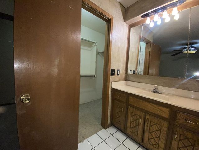 325 E Grand Teton Court, Yukon, OK 73099