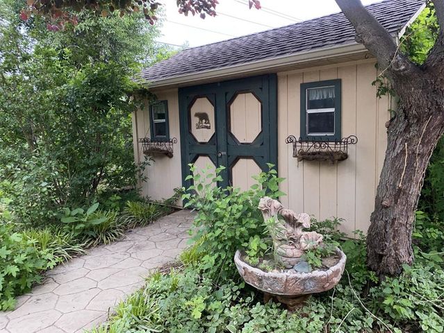 325 E Grand Teton Court, Yukon, OK 73099