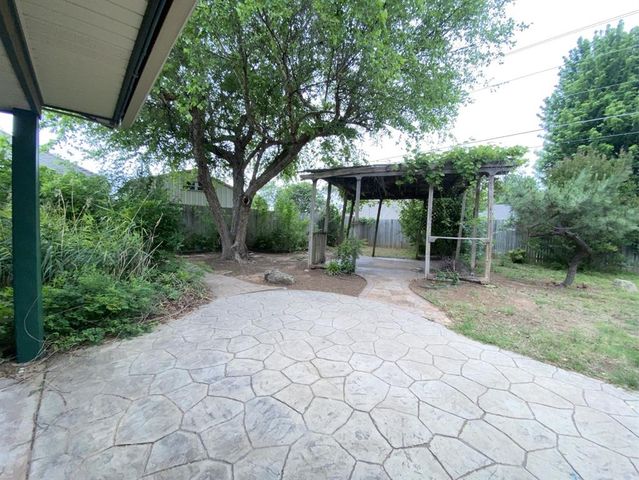 325 E Grand Teton Court, Yukon, OK 73099