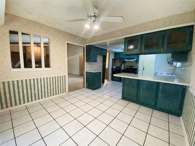 325 E Grand Teton Court, Yukon, OK 73099