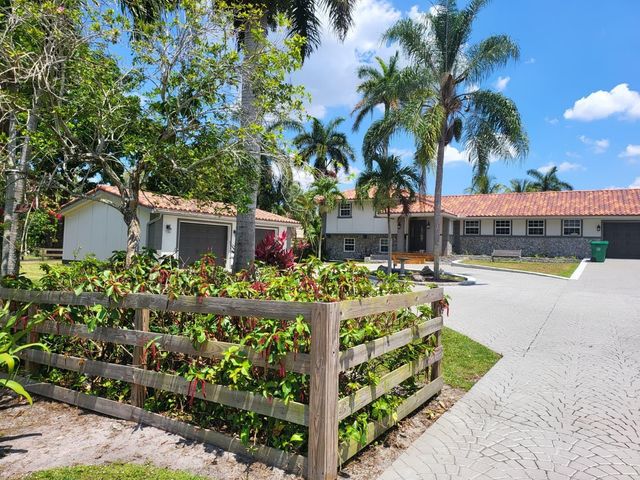 11081 SW 30th Court, Davie, FL 33328