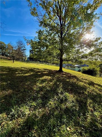 1114 N Jefferson St, Connellsville, PA 15425