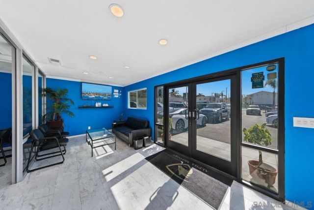 7480 El Cajon Blvd, La Mesa, CA 91942