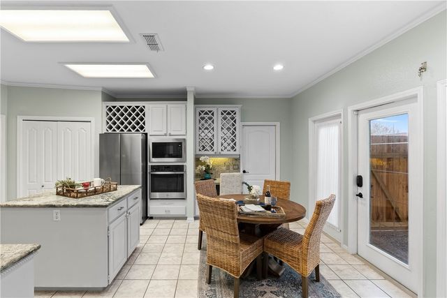 8002 Villefranche Dr, Corpus Christi, TX 78414