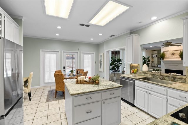 8002 Villefranche Dr, Corpus Christi, TX 78414