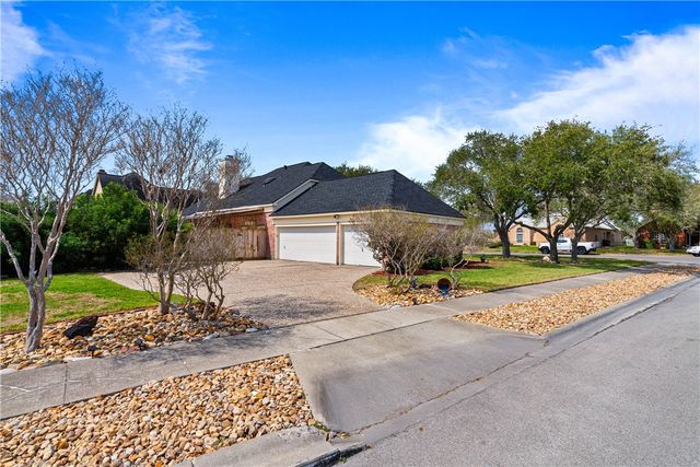 8002 Villefranche Dr, Corpus Christi, TX 78414