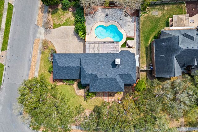 8002 Villefranche Dr, Corpus Christi, TX 78414