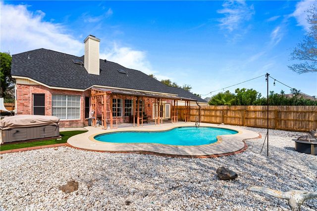 8002 Villefranche Dr, Corpus Christi, TX 78414