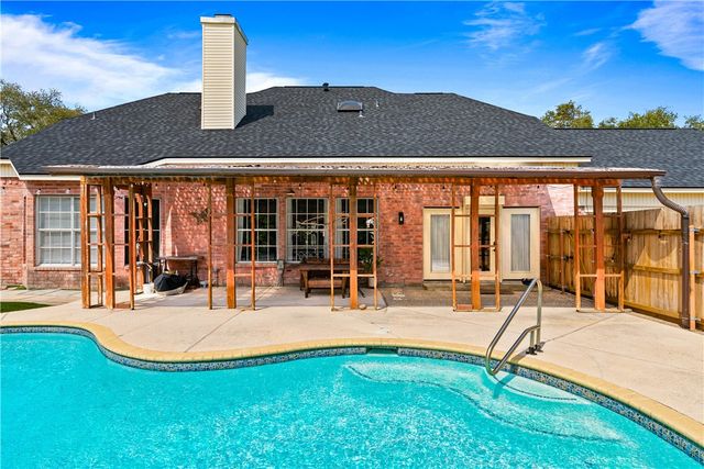 8002 Villefranche Dr, Corpus Christi, TX 78414