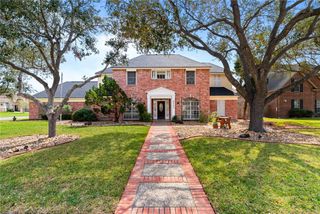 8002 Villefranche Dr, Corpus Christi, TX 78414