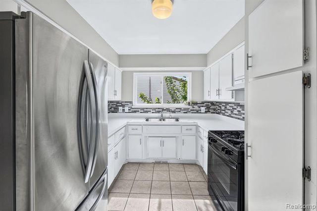 5240 Oakview Drive, Swartz Creek, MI 48473