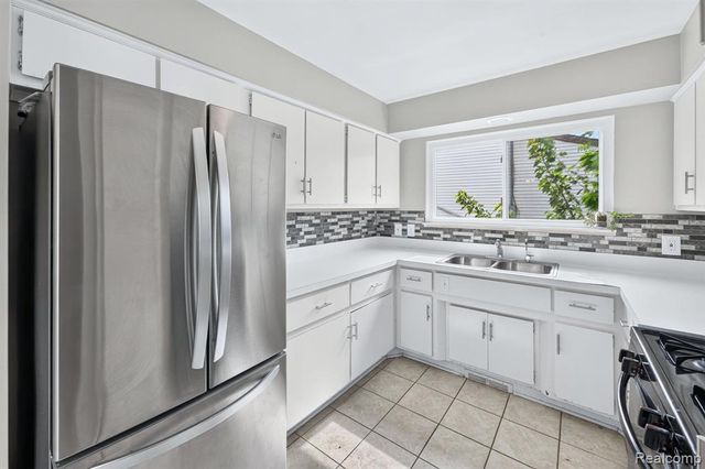 5240 Oakview Drive, Swartz Creek, MI 48473